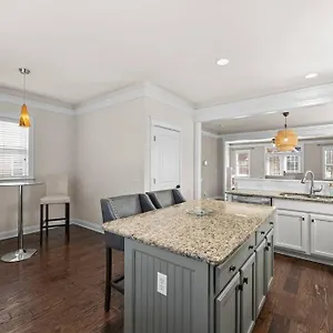 Holiday home 3br/3.5bath Uptown Aloft House., Charlotte